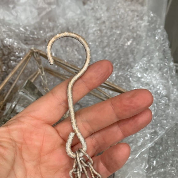 Rustic Metal Daisy Hanging Candle Holder w/ inverted 🔻& 12 hanging jewels - Picture 4 of 10